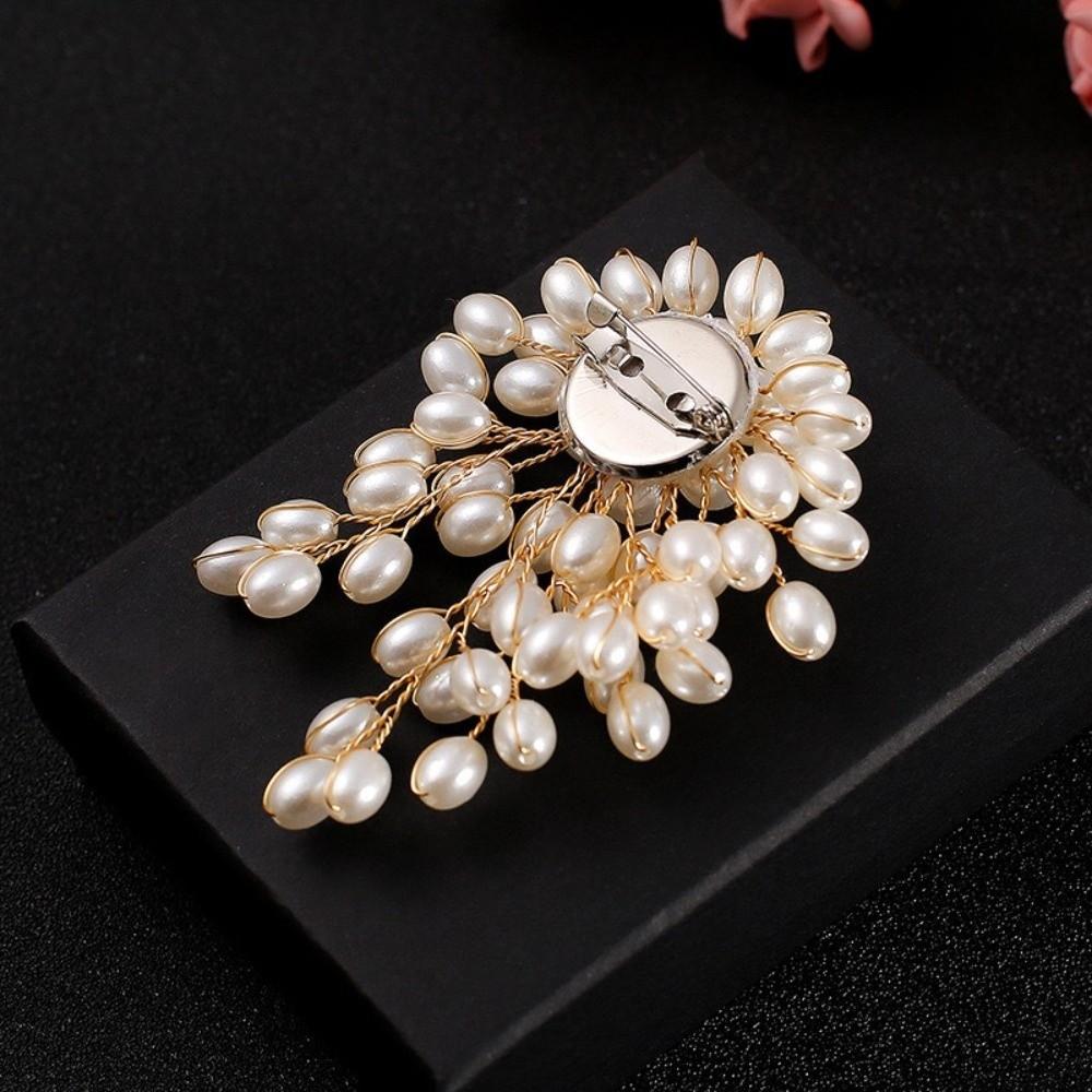 Woven Imitation Lapel Pin Badge Elegant Pearl Fashion Jewelry Pearl Flower Brooch  Special Events