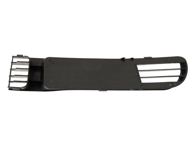 VW Passat B5 96-00 grill i främre stötfångaren höger
