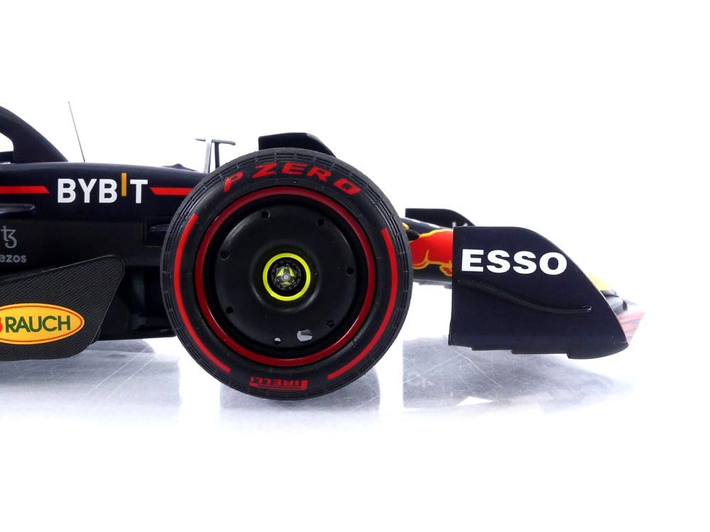 Minichamps Scale Oracle RB18 Verstappen Hungarian GP 2022 Winner Finished Product 1/18