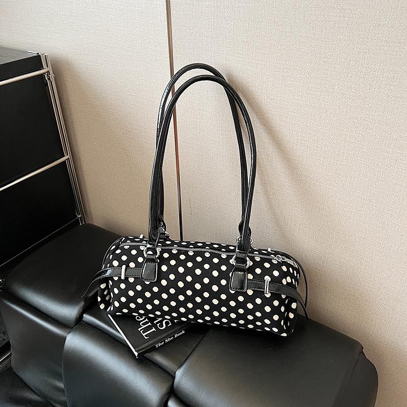 

Three-color exquisite shoulder bag texture versatile polka dot underarm bag leisure travel commuter handbag women чорний