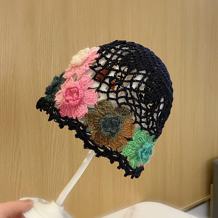 Handgehäkelter Turban im japanischen Stil für Damen Elegant Mode 3D Bunte Blume Schlupfmütze Sommer Hohl Atmungsaktive Kappe