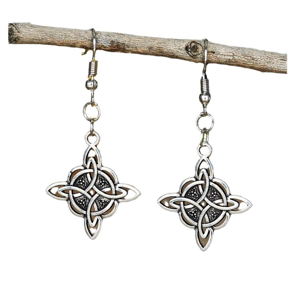 Men'S Retro Celtic Knot Earrings, Hollowed Out Clover Pendant, Minimalist Style Personalized Earring Piece