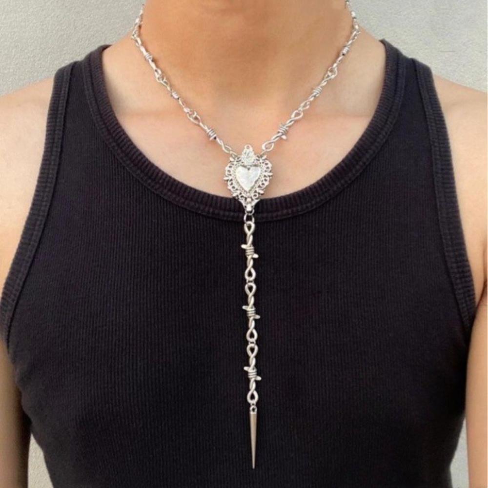 Hip-hop Punk Hollow Out Thorny Heart Shape Pendant Rivets Long Tassels Collarbone Chain for Women Personality Necklace Jewelry