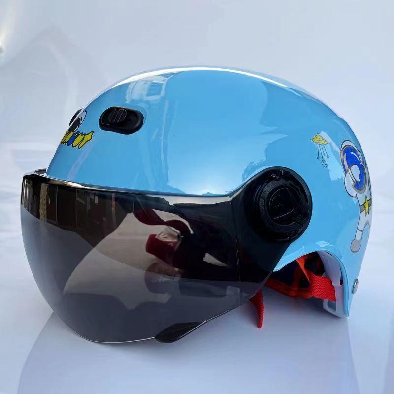 

Unisex Gray Kids Electric Vehicle Helmet - All Seasons, Sun Protection, Cute Design for Electric Scooters HD Lens