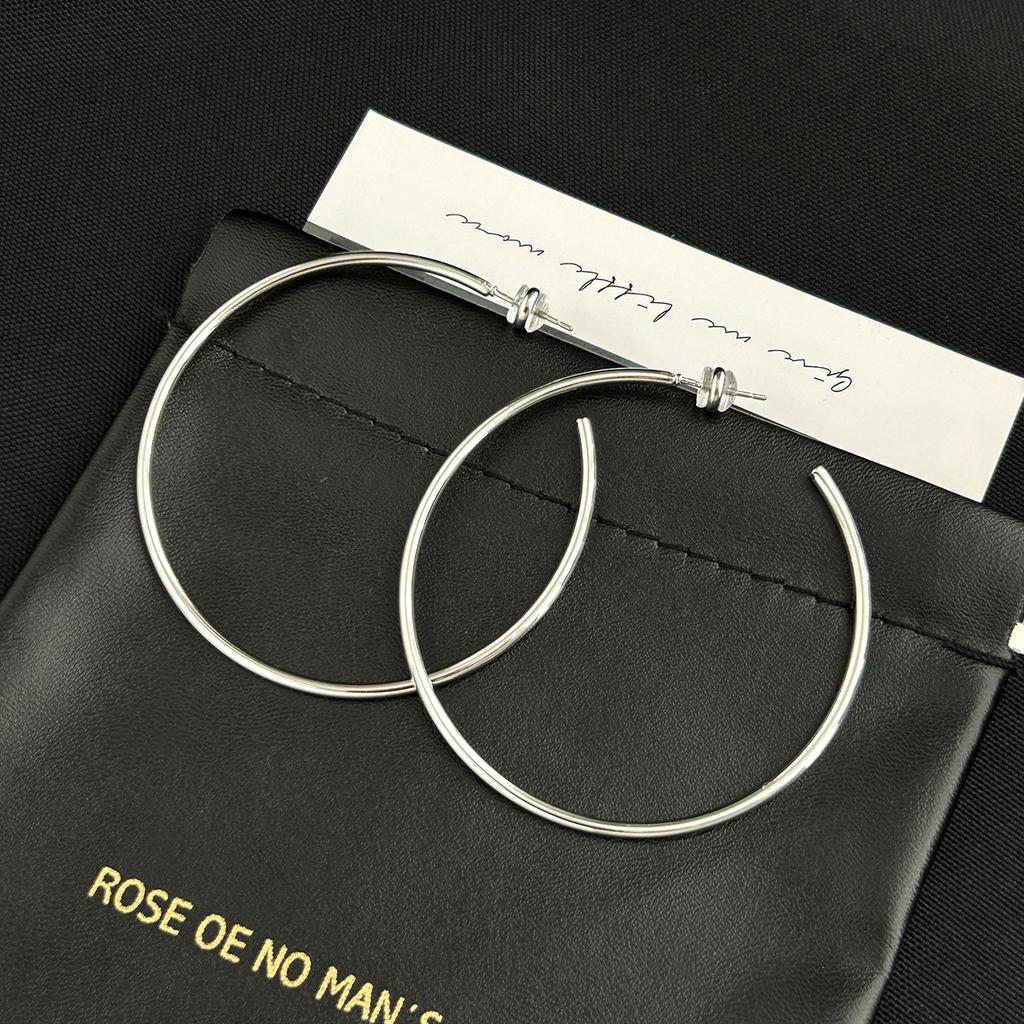 Große Creolen mit schlichtem Design, feine ringförmige Ohrringe, exquisite und vielseitige Ohrringe.