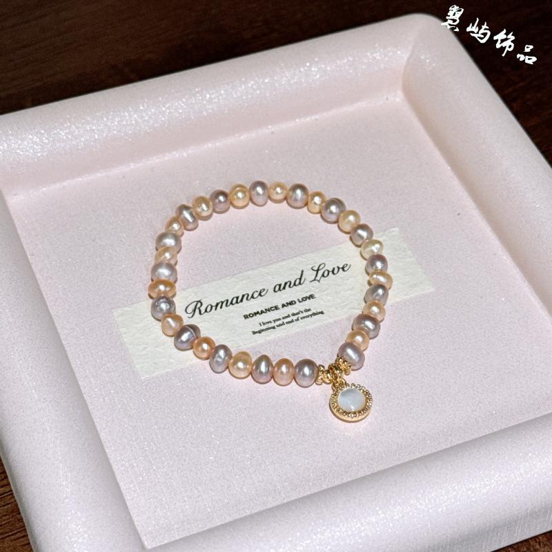 Mixed-color Freshwater Pearl Bracelet for Women Gentle Mother-of-pearl Pendant Bracelet Versatile and Stylish Autumn/winter Hand Accessories