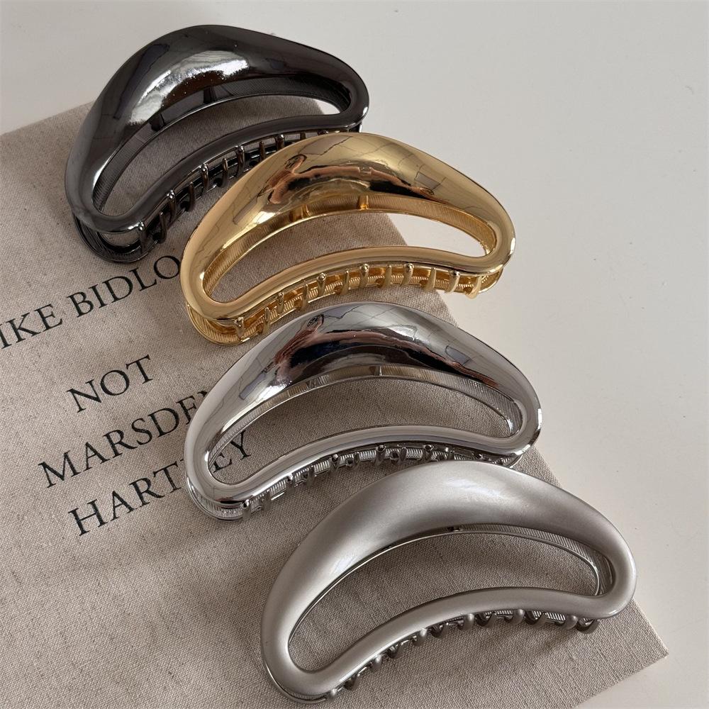 Alloy Hollow Moon Hair Claw Clip Retro Temperament Hair Claw Clip for Women Spring Summer Vintage Back Head Hair Styling Clip
