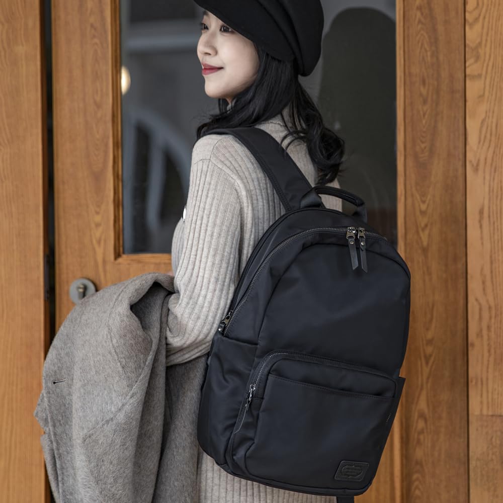 Camilla de Amour Stilvoller Rucksack für Damen, Leicht, Perfekt für Pendeln und Schule, Größe 5-134 (Schwarz mit schwarzer Hardware)