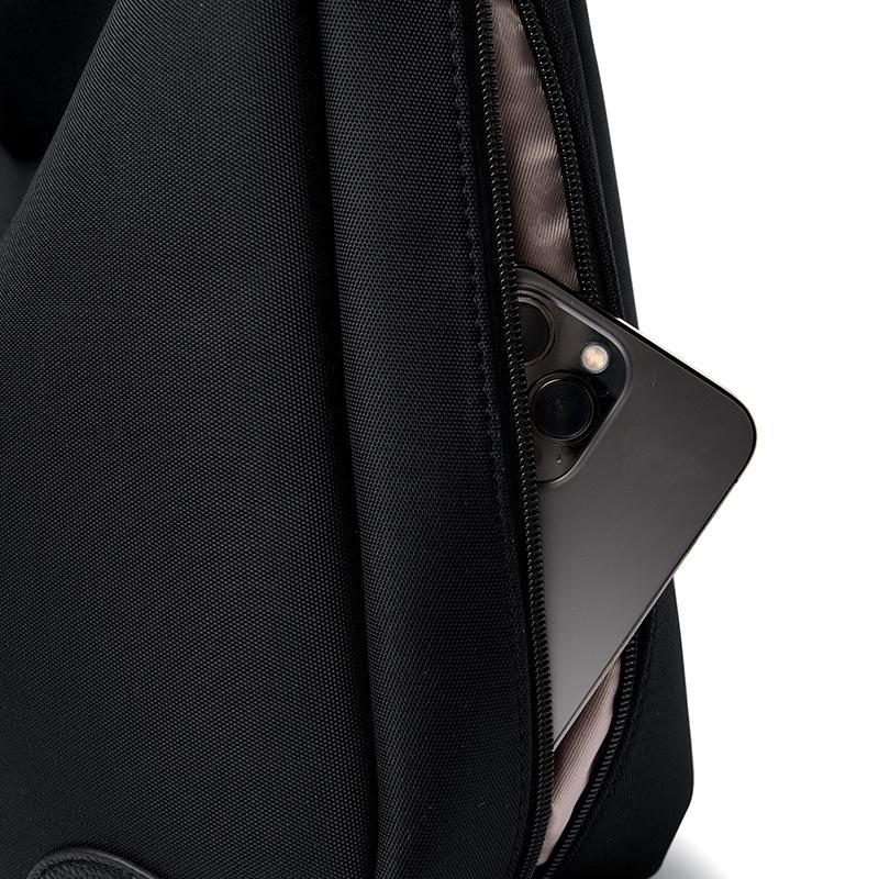 Large Capacity Women's Shoulder Bag Shoulder Strap Chain Armpit Bag Side Zipper Portable Mother Bag Temperament Crossbody Bag