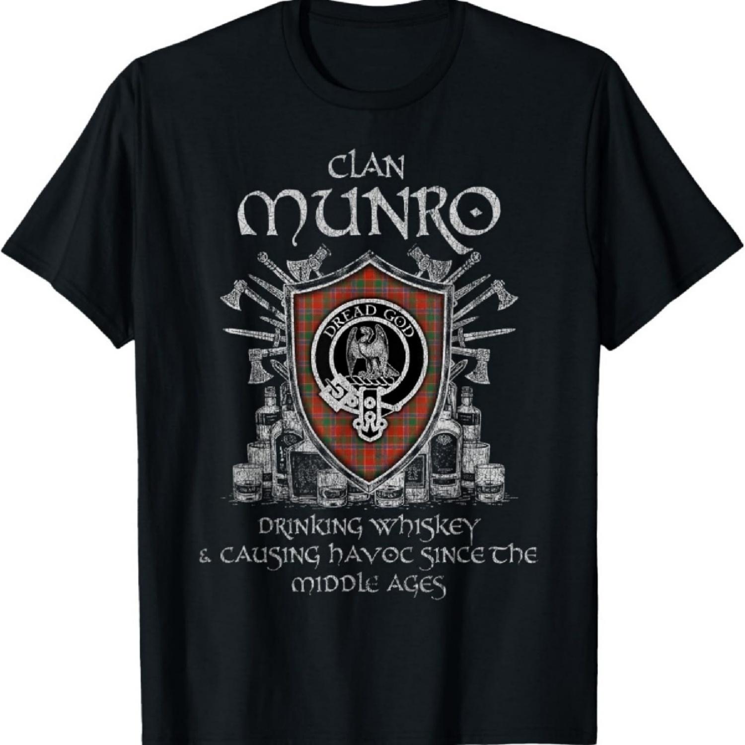 

Munro Clan tartan crest causing havoc middle ages T-Shirt XXXXXL чорний