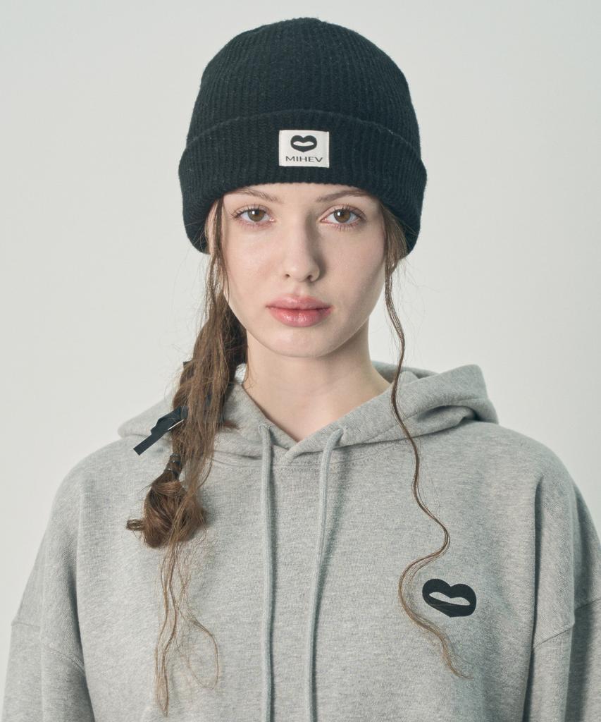 Mihebeu Classic Label Beanie Black