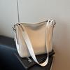 Niche casual bag women's new child and mother bag autumn fashion shoulder bag retro versatile messenger bucket bag