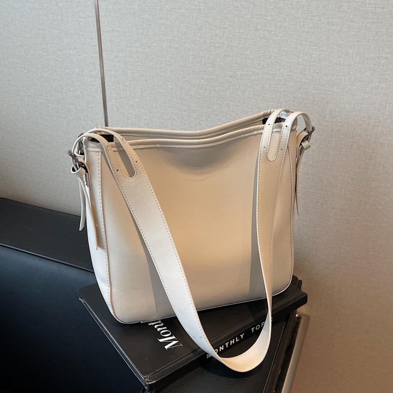 Niche casual bag women's new child and mother bag autumn fashion shoulder bag retro versatile messenger bucket bag