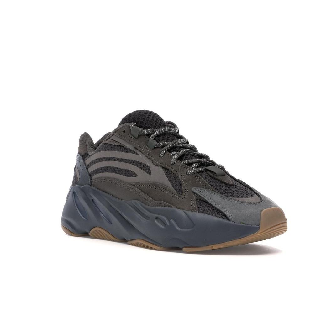 Adidas Yeezy Boost 700 V2 Geode Unisex Sneakers Brown EG6860