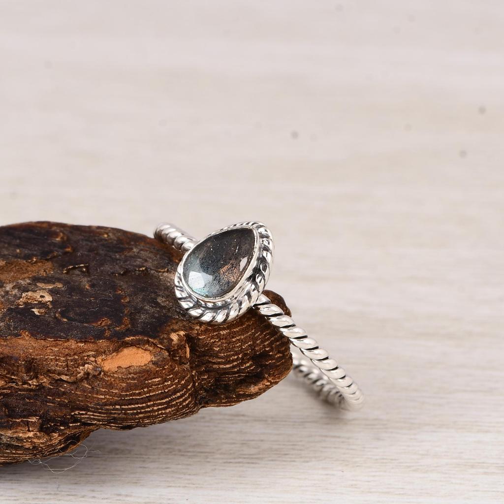 Natural Labradorite 925 Sterling Silver Twisted Band Ring, Teardrop Gemstone Ring, Minimalist Stacking Ring, Gift for Women, Anniversary, Love.