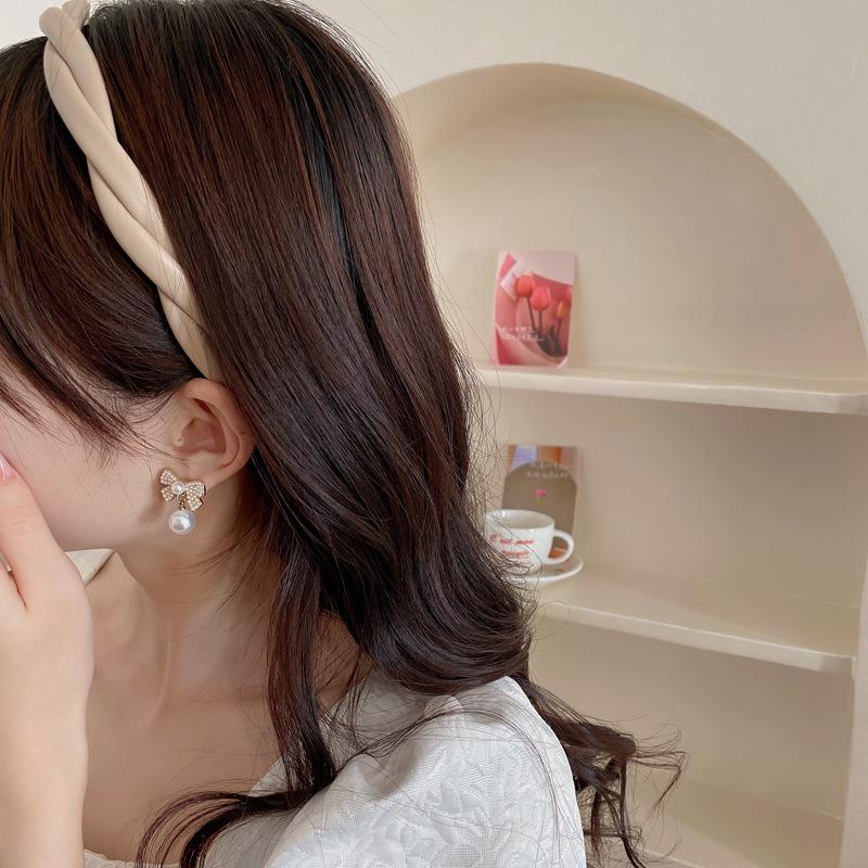 Korean Style Elegant Cable Knit Headband - Pressure-Free, Non-Slip Hair Clip for Women