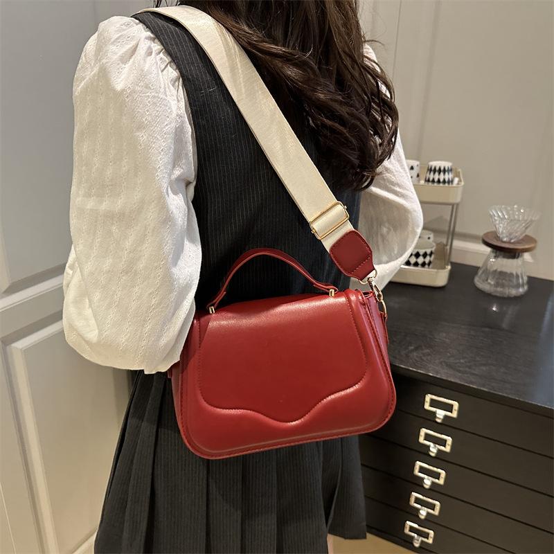 Fashi Versatile Women Pu Shoulder Bags Outing Portable Ladies Adjust Crossbody Bag Simple Solid Color Female Saddle Handbag