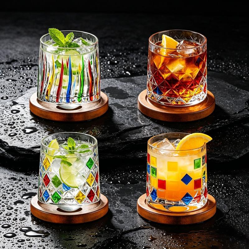 1 Stück Tumbler Whiskeyglas mit rundem Holzuntersetzer Whiskeyglas Drehbarer Becher Wein Brandy Glas Weinstube für Familientreffen