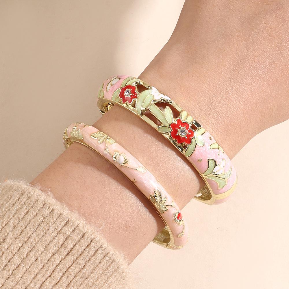 Vintage Floral Leaf Diamond Inlay Hollow Cloisonne Wide Cuff Bangle Light Luxury Enamel Jewelry