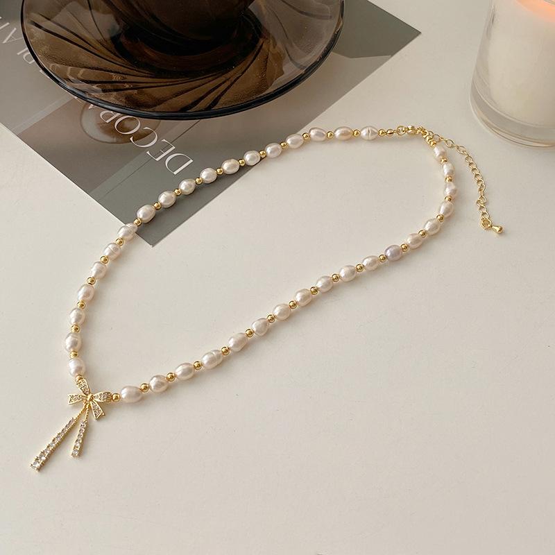

Freshwater Pearl Necklace, Slightly Inlaid Zircon Bow, French Retro Collarbone Chain, Copper Bead Spacing Design, Sensitive Necklace, Women