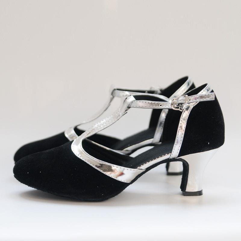 

Обувь для танцев Женская стандартная и латиноамериканская закрытая обувь для латиноамериканских танцев Женская 5 см Женская обувь для латиноамериканских танцев Сальса Танго 41 серебряный