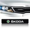 Samolepka na auto 2025 Nová 1/2 ks Dekorativní světlo na auto LED Znak na přední masku Odznak Dekorace Pro Skoda Octavia Fabia RS Kamiq Kodia