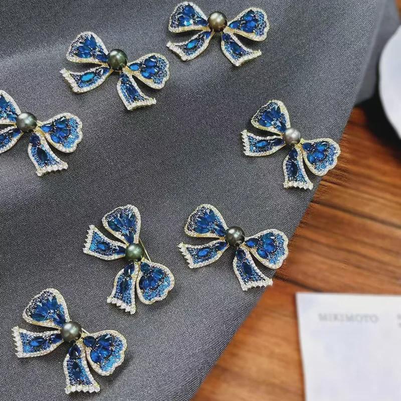 Exquisite Blue Bow Brooch: Gold-Plated Copper with Micro-Inlaid Zircon and Pearl