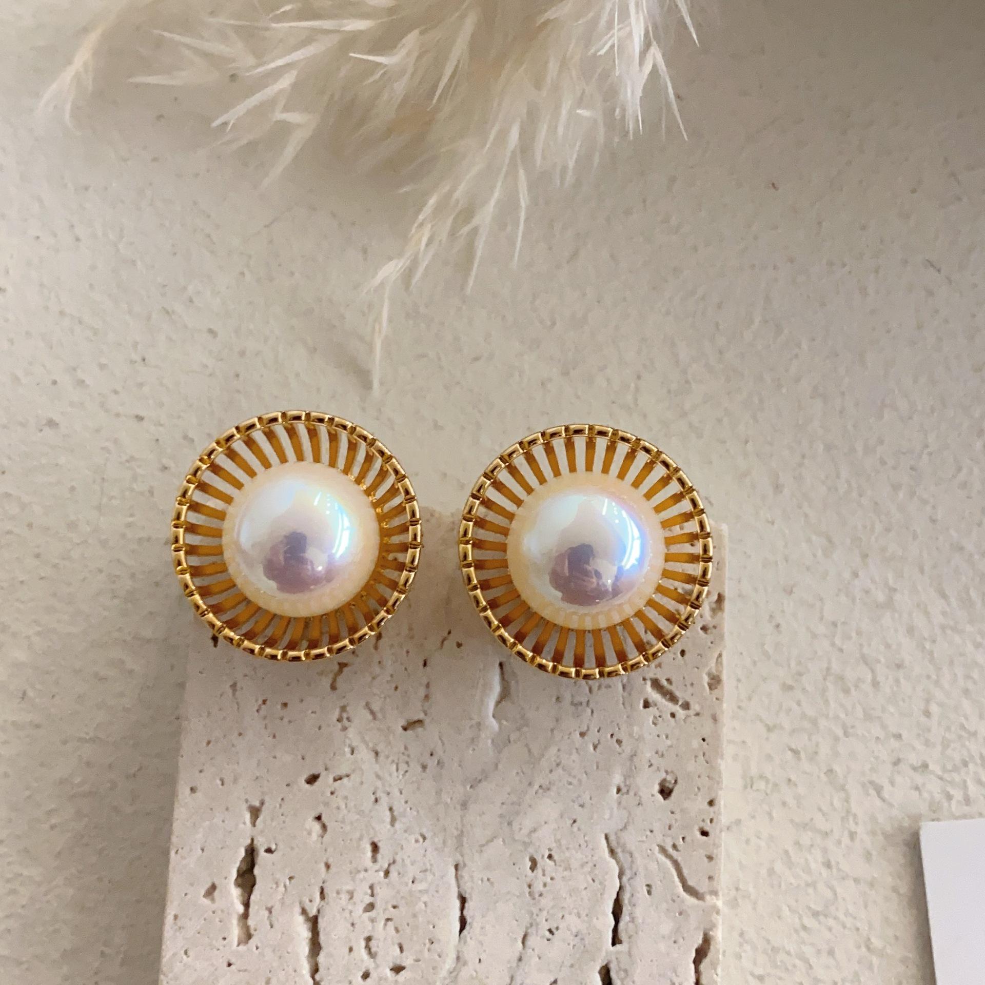 Niche ethnic style niche design hollow semicircle pearl stud earrings temperament commuting fashion versatile pearl flower earrings