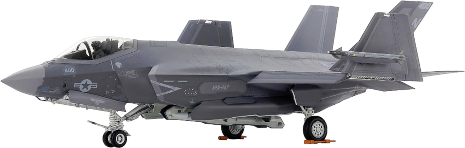 

Tamiya 1/48 Masterpiece Aircraft Series No. 127 Lockheed Martin F-35C Lightning II Plastic Model Kit 61127 (Airplane)