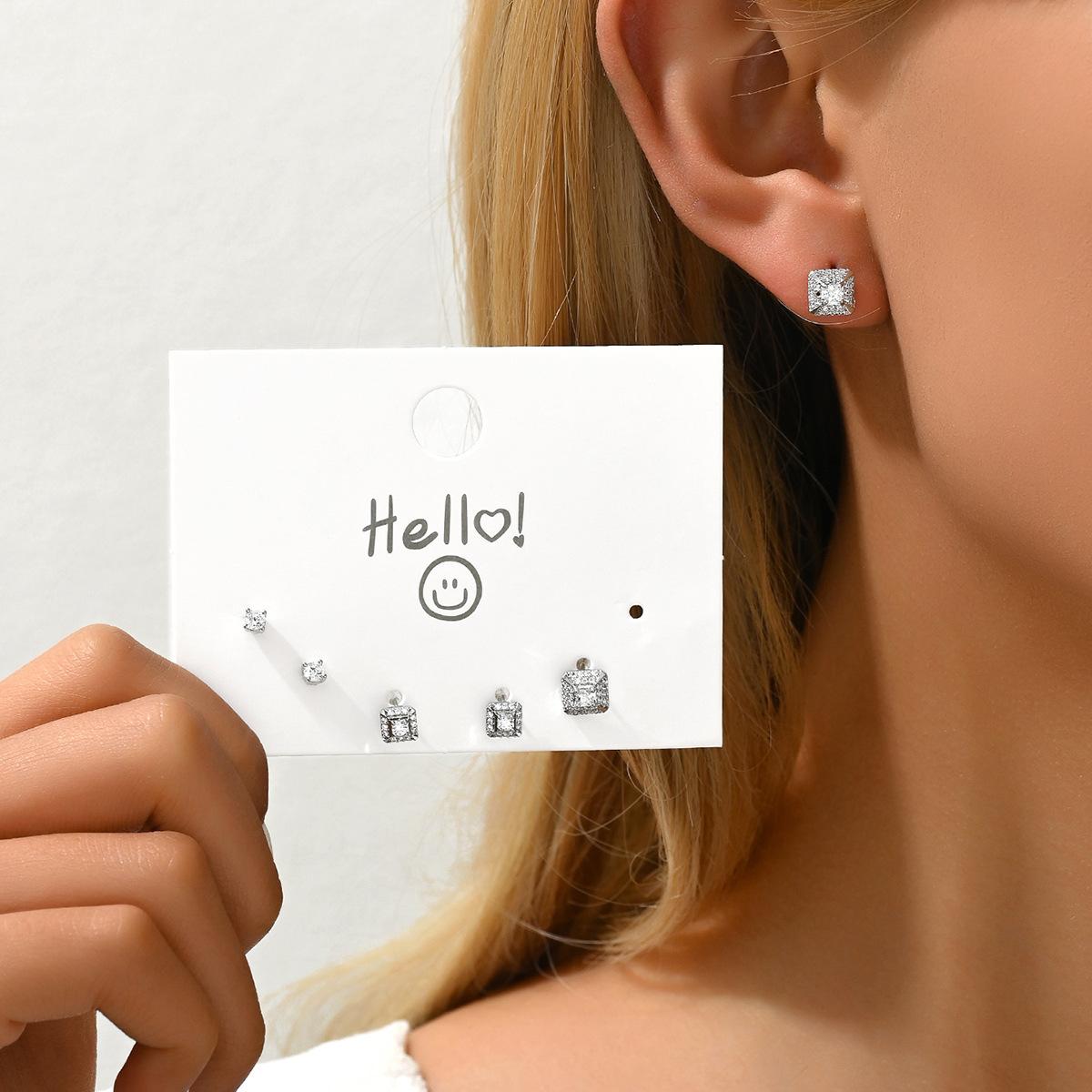 

Маленькие свежие и милые серьги для колледжа, серьги-пусеты с цирконовым дизайном, универсальные украшения для ушей.