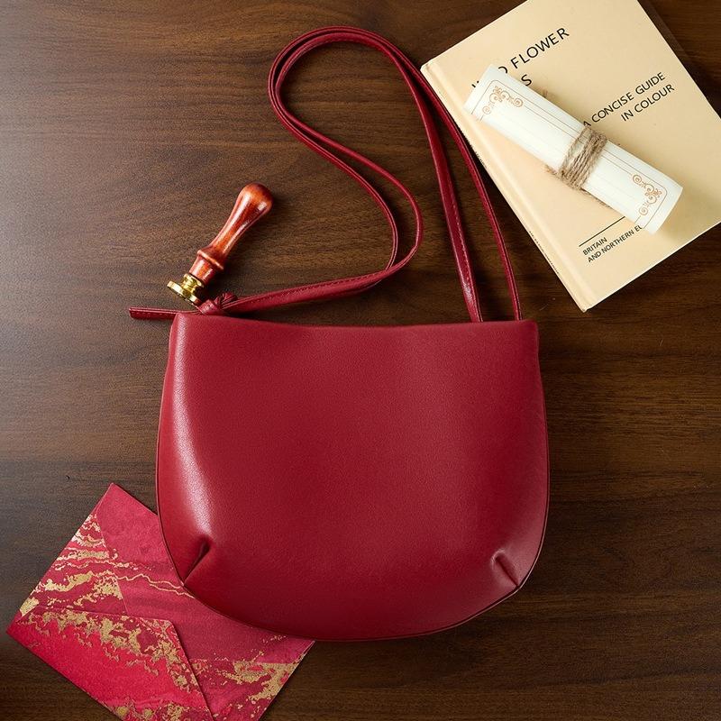 Red new women's commuter high-end simple shoulder bag, small summer women's portable leather versatile messenger bag, bag women