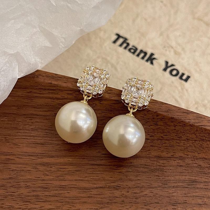 

Zircon Crystal Pearl Stud Earrings - A Niche Design with A Sophisticated and Elegant French Style.
