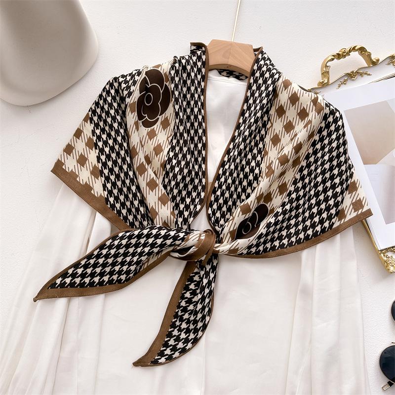 

Thousand Birds Grid Flower Herringbone Velvet Printed Triangle Scarf Shawl External Scarf Headscarf Fashion Autumn And Winter Scarf 143*90cm