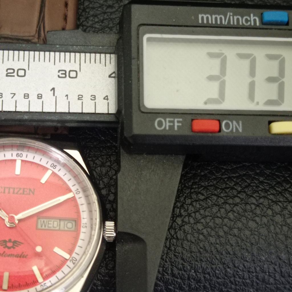 VINTAGE CITIZEN AUTOMATIC 8200 JAPAN MENS RED COLOR DIAL WATCH a702781-1 R210-a702781