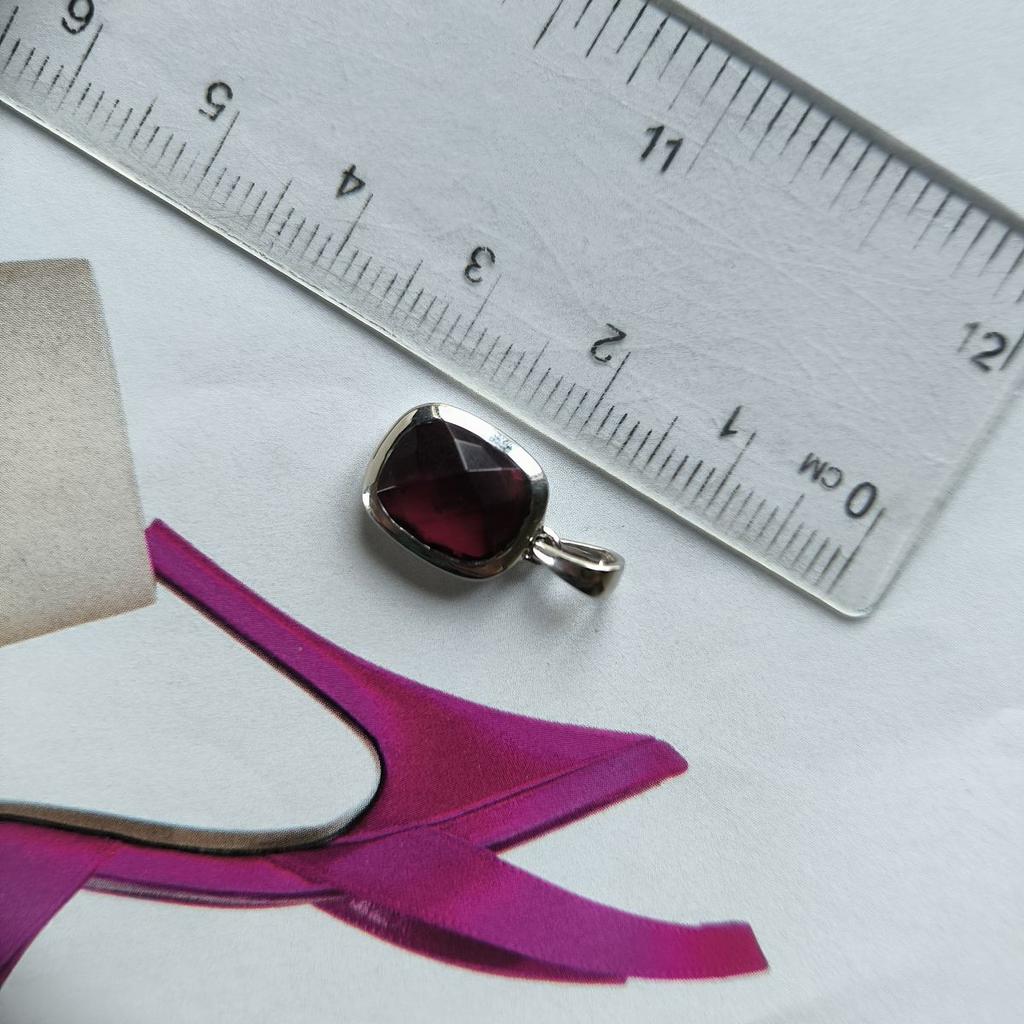 Silver Pendant with Nano Garnet (60002302)