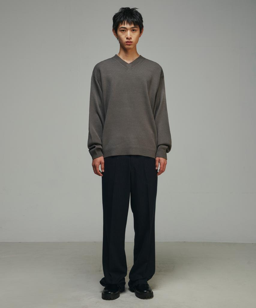 SIGNATURE V-Neck Relaxed Knit [Charcoal]