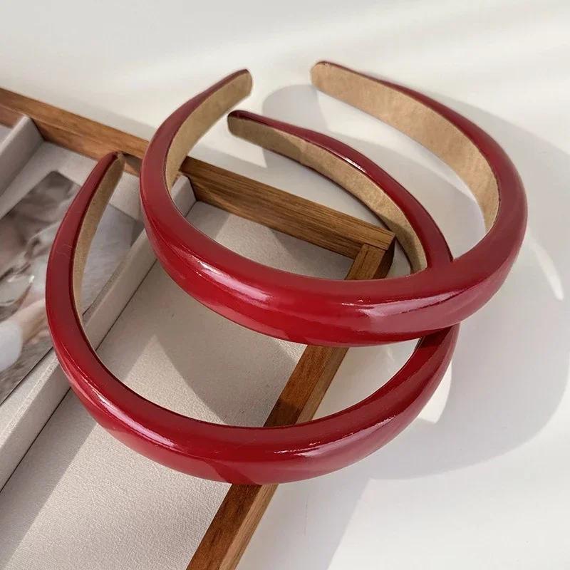 Ladies' Retro Red Fashionable Style Headband, Face Wash Headband Design, Exquisite Party Hair Accessory Gift, Practical and Versatile Headwear Item.