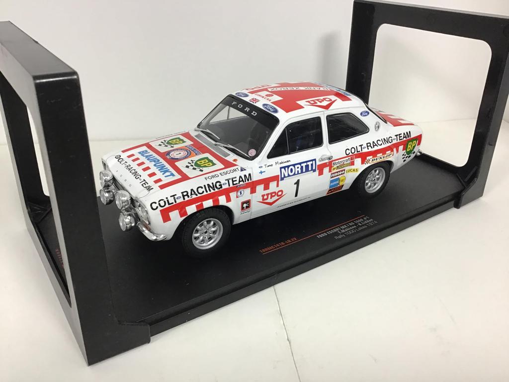 Ixo Models Ford Escort MK I RS 1600 74 1000 Lakes #1 T.Makinen/H.Liddon 1/18 18RMC141B