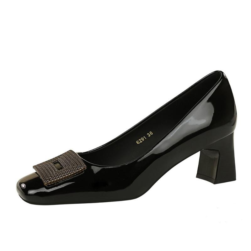 American Style Banquet TemperamentThick Heel Shallow Mouth Square Toe Patent Leather Metal Buckle Medium Heel Single Shoes