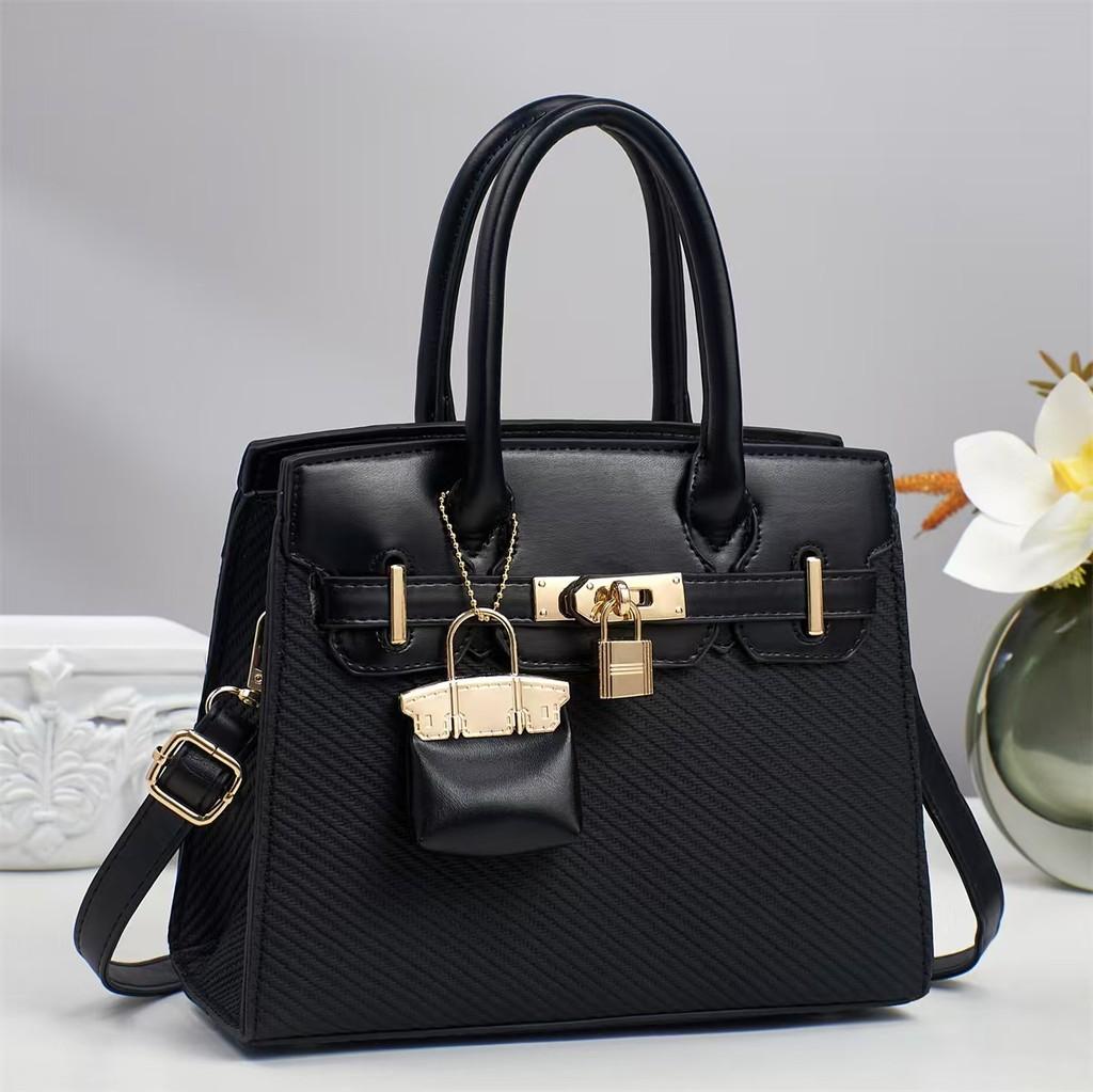 Pu Handbag For Women Large Tote Bag With Lock Closure And Inner Pockets For Daily Use