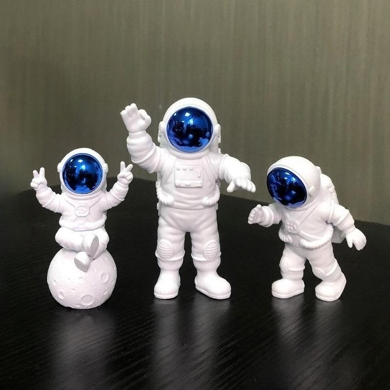Creative Spaceman Birthday Gift and Graduation Gift Astronaut Desktop Small Ornaments Modern Minimalism Style Multifunctional