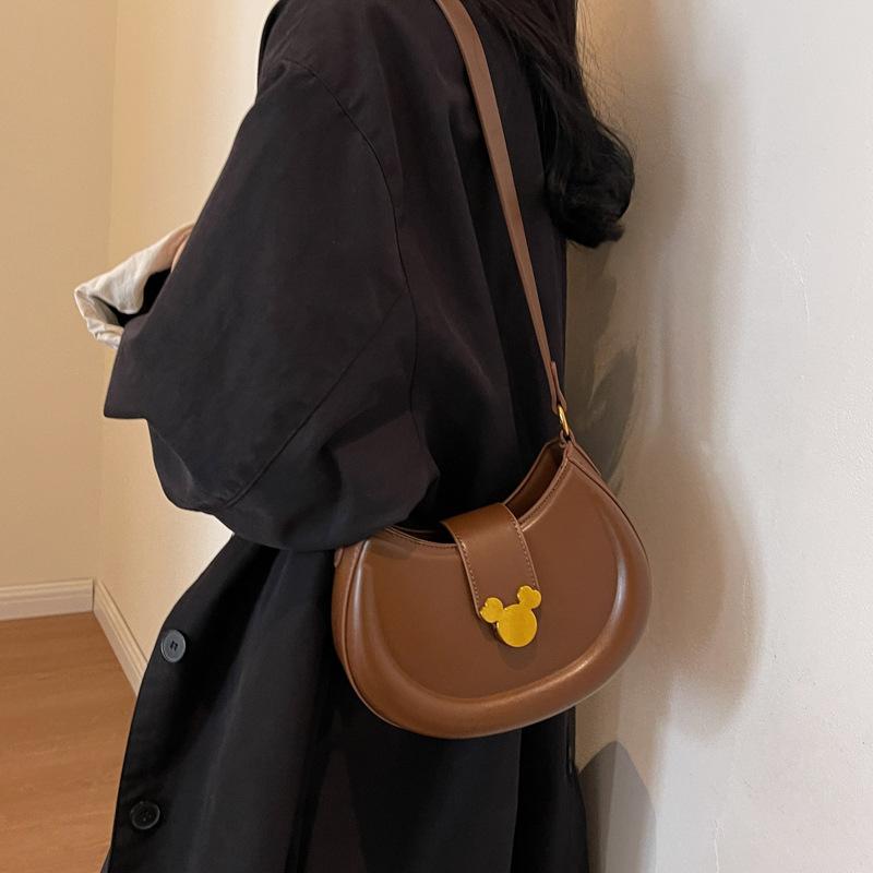 

Underarm bag women s 2025 new winter fashion saddle bag niche commuting versatile trend shoulder bag 22*9*13