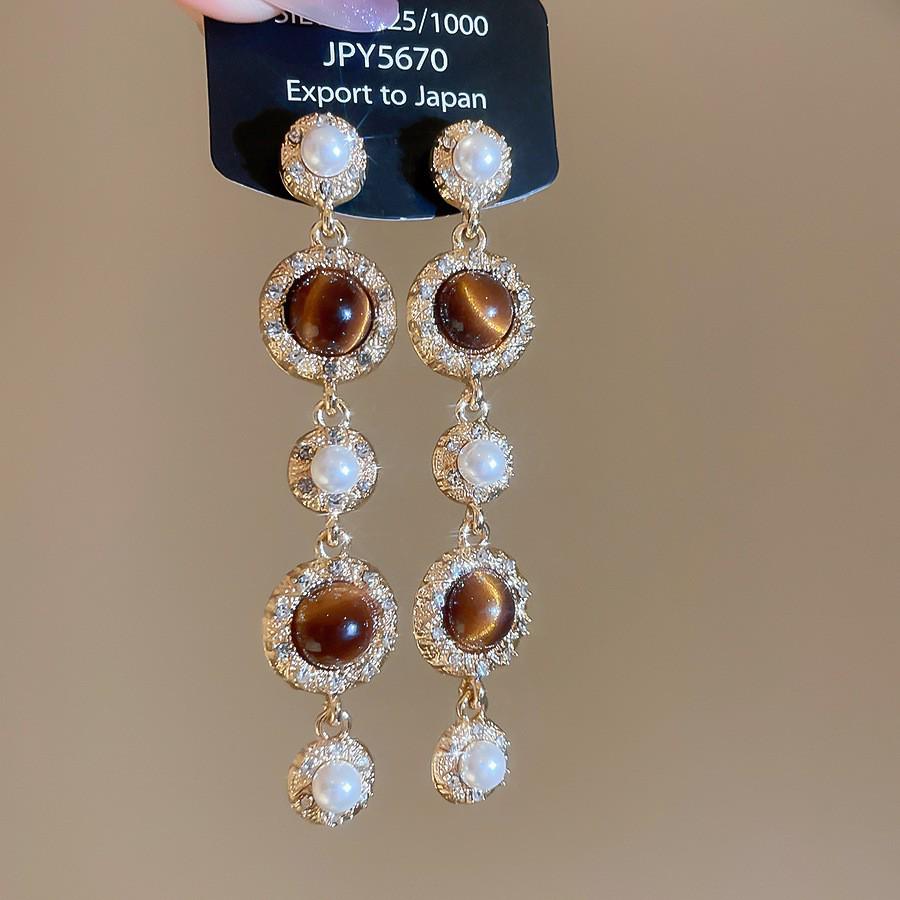 Silver Needle Tiger's Eye Style Earrings: Elegant, Fashionable Studs with Caramel Color Finish.