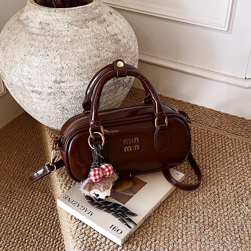 Niche Texture Bowling Small Bag 2025 Autumn New Fashionable Foreign Style Hand Carry Small Square Bag Commuter Messenger Bag