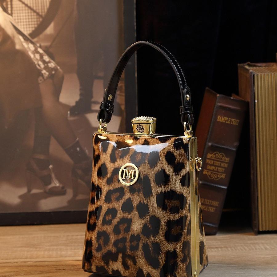 Mini geantă crossbody din piele lacuită strălucitoare europeană și americană - Geantă mobilă cu un singur umăr la modă de stradă, stil de lux ușor.