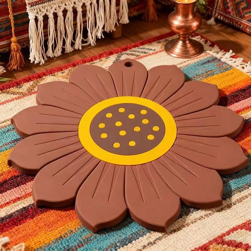 High-Temperature Resistant Silicone Placemat: Cartoon Design Coaster & Casserole Mat Small ~10cm