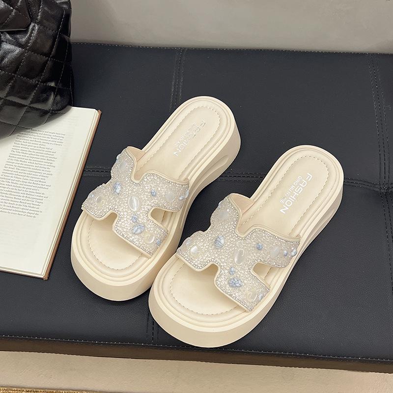 Rhinestone cool slippers women wear in summer 2025 new fairy wind thick bottom with skirt seaside beach one-word drag