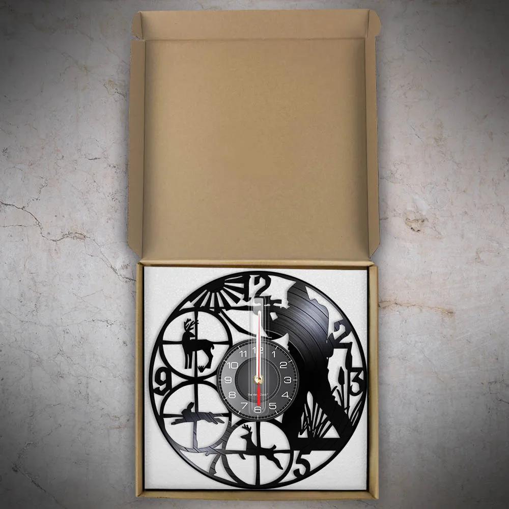 Wildlife Forest Hunting Animal Wall Clock Hunting Art Vinyl Record Wall Clock Home Wall Decoration Hunting Hunter Gift Watch