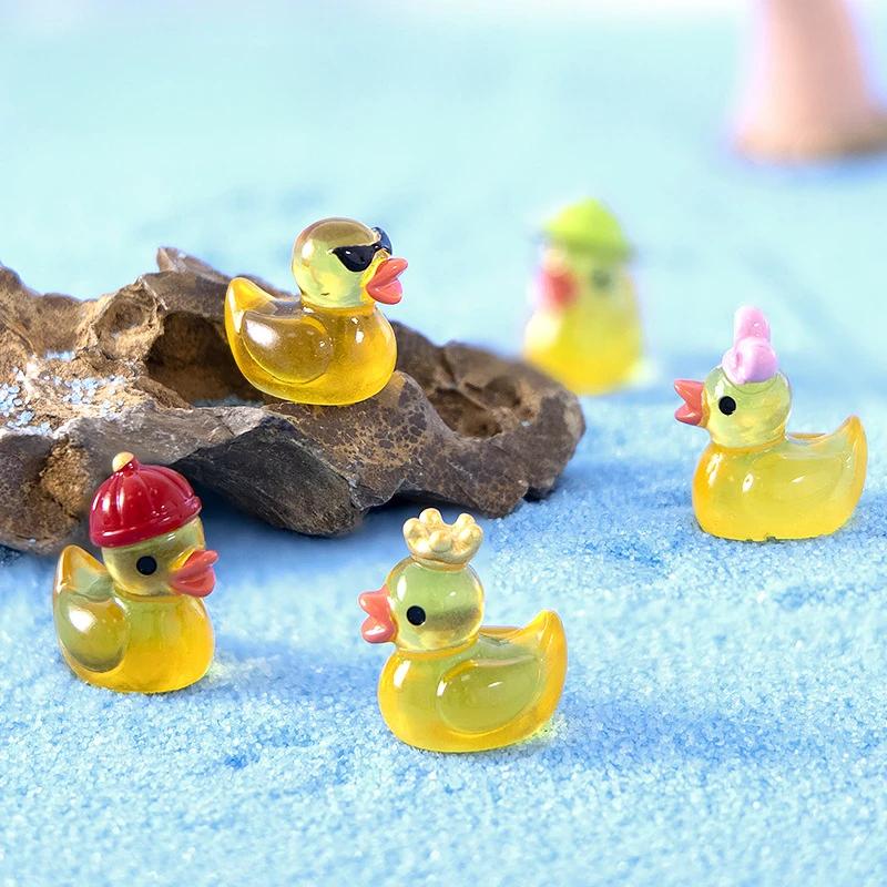30Pcs Luminous Resin Mini Yellow Duckling Miniatures Doll House Glow-In-The-Dark Ducks Figurines For Diy Aquarium Garden Decor
