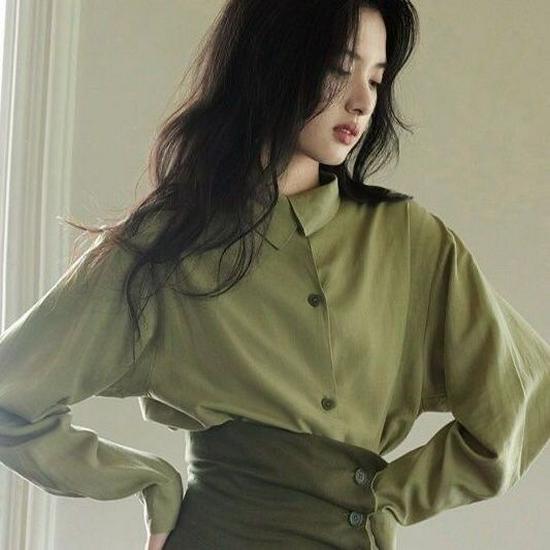 

2026 Early Autumn Light Green Shirt & Deep Coffee Skirt Set with Asymmetrical Neckline S (80-95 lbs)